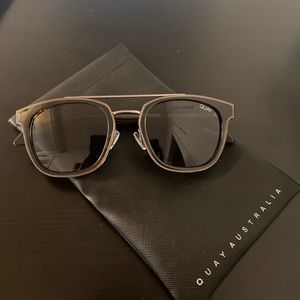 Polarized Quay glasses